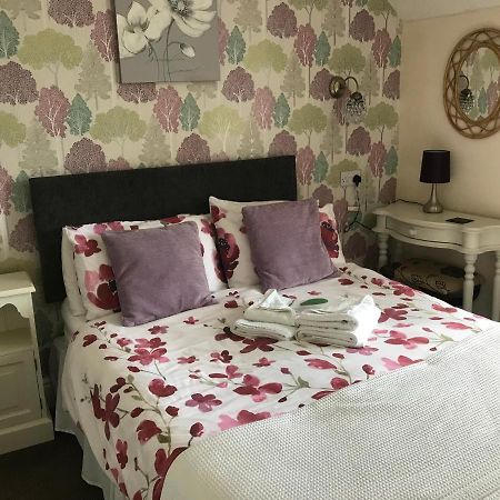 Ivy Bank Guest House 滕比 外观 照片