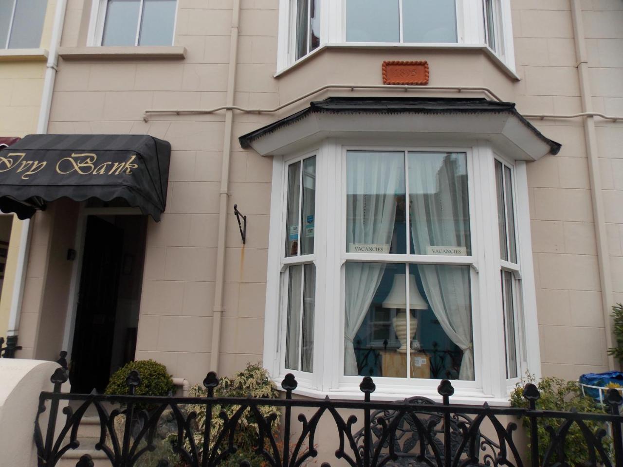 Ivy Bank Guest House 滕比 外观 照片