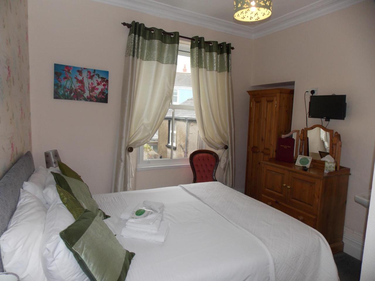 Ivy Bank Guest House 滕比 外观 照片