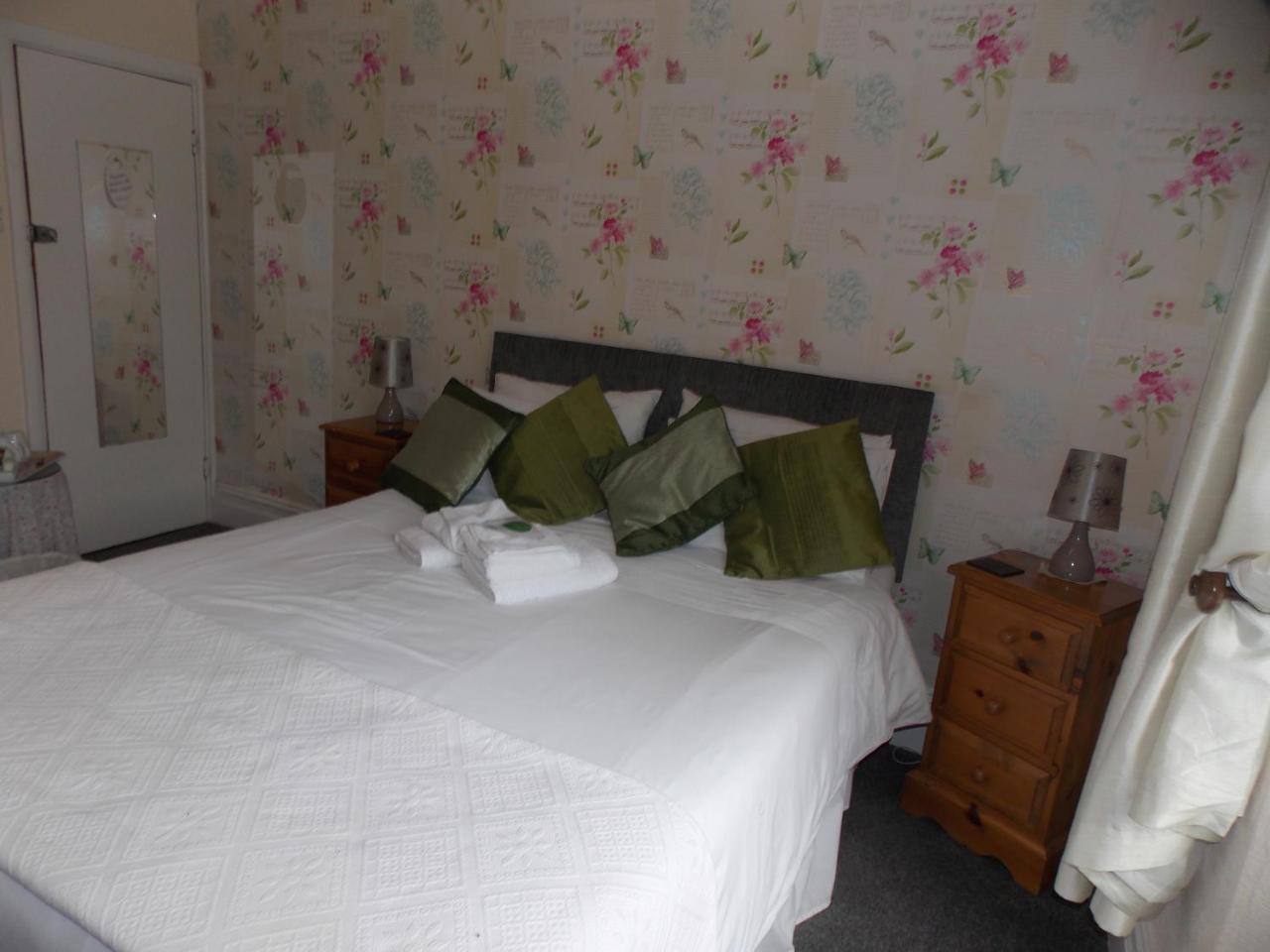 Ivy Bank Guest House 滕比 外观 照片
