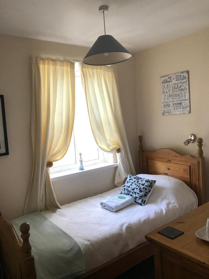 Ivy Bank Guest House 滕比 外观 照片