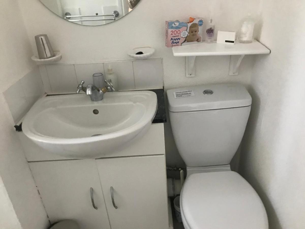 Ivy Bank Guest House 滕比 外观 照片