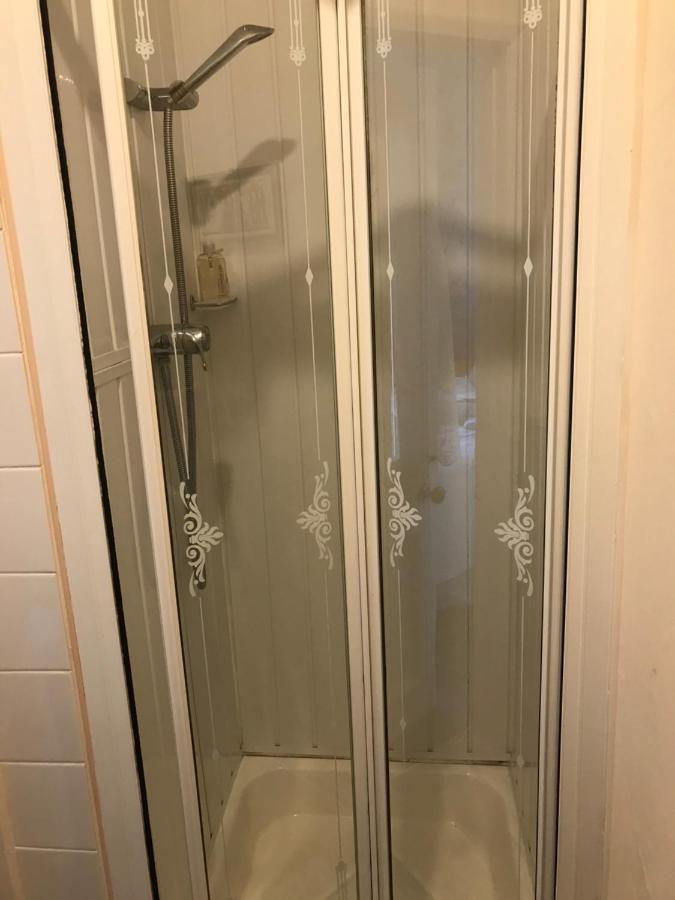 Ivy Bank Guest House 滕比 外观 照片