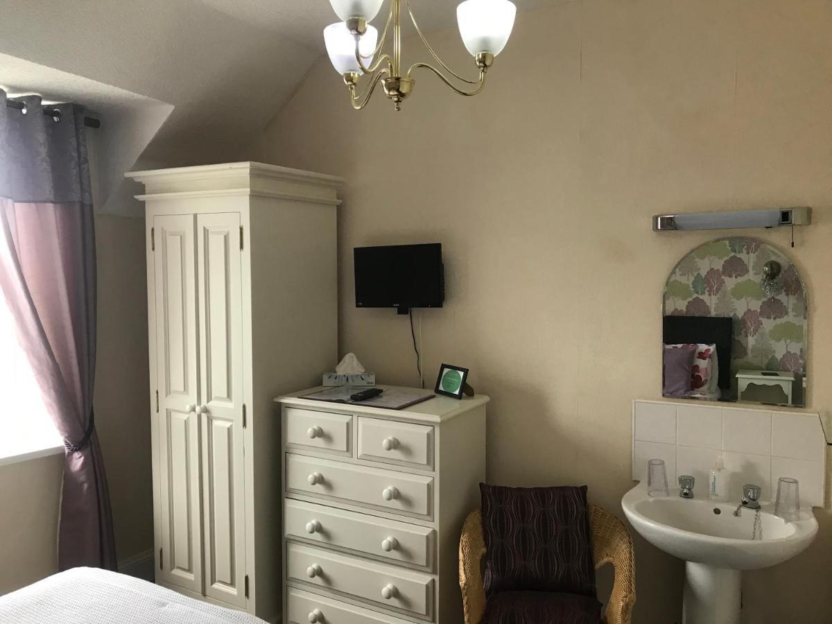 Ivy Bank Guest House 滕比 外观 照片