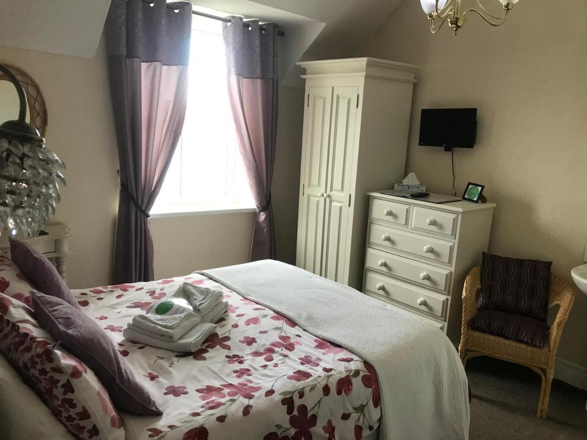 Ivy Bank Guest House 滕比 外观 照片